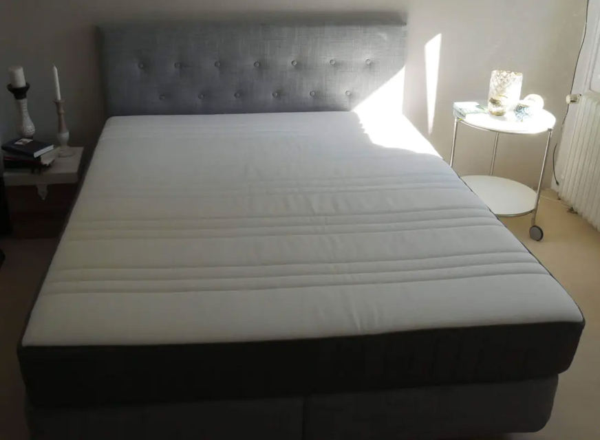 IKEA Hövåg matras op het bed
